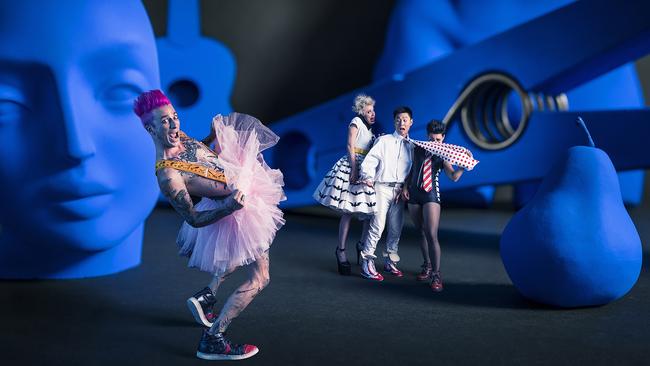 Leader competition: Circus Oz Model Citizens