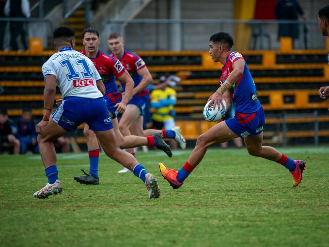 Haami Loza passes to a teammate. Picture: Thomas Lisson