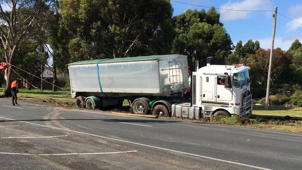 Driverless B-double Truck Crashes Into Anakie Property On Geelong ...