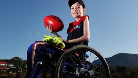 AFL great Craig Davis will team up with AFL fanatic Lucas Peters, who has muscular dystrophy, in a half marathon in Tasmania.