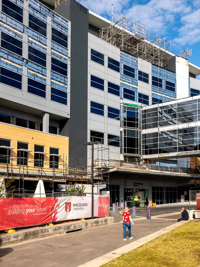 In the next five years, the hospital is set to roll out a series of new offerings including an integrated cardiology and respiratory medicine service, a new day surgery centre and three new cardiology suites. (AAP Image / Monique Harmer)