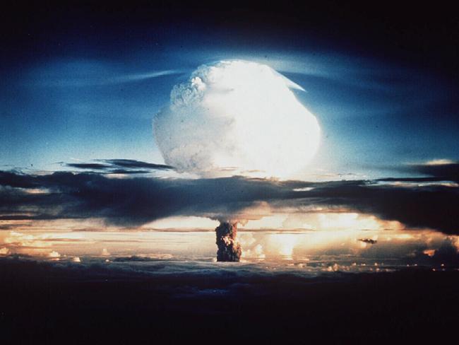 Nuclear testing, Ivy Mike fired on Enewetak Pacific Ocean, experimental thermonuclear hydrogen device. Pic USA Department of Energy 1952. Marshall Islands United States America (USA) Atomic Bomb Blasts explosion mushroom cloud