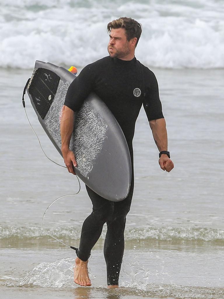 Celebrities Who Surf! See Action Shots of Jennifer Aniston, Liam Hemsworth  and More Stars Catching Waves - Us Weekly