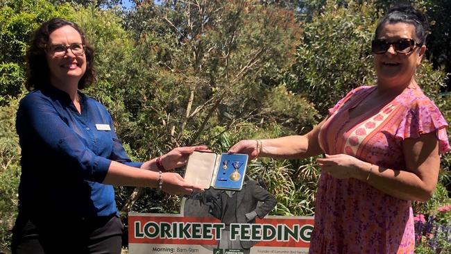 Jayme Cuttriss (Acting CEO of Currumbin Wildlife Sanctuary) with Rachel Love, who found the medals belonging to Dr Griffiths.