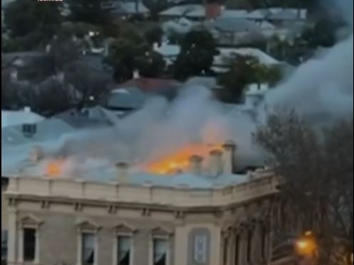 Fire next to North Adelaide’s iconic Oxford Hotel Saturday 27th July 2024 Picture: 7NEWS