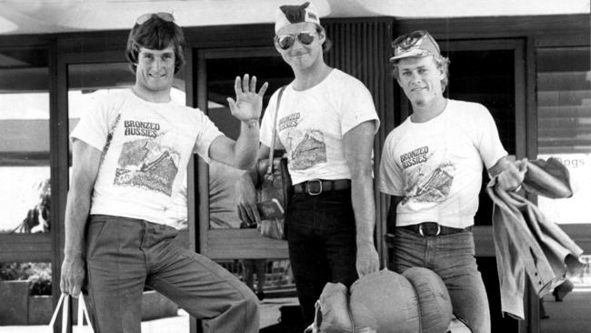  Aust. surf team - Mark Warren , Ian Cairns , &amp; Peter Townend off to Hawaii .1977 