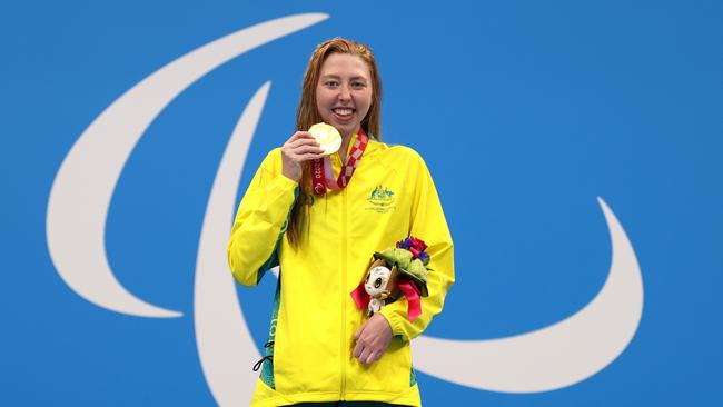 Lakeisha Patterson celebrates winning the gold medal in the Women's 400m Freestyle – S9 final on day 1 of the Tokyo 2020 Paralympic Games at on August 25, 2021 in Tokyo, Japan. (Photo by Naomi Baker/Getty Images)