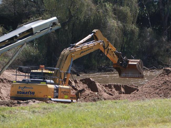 Police search for the body of Lateesha Nolan using sniffer dogs and excavators in 2012.