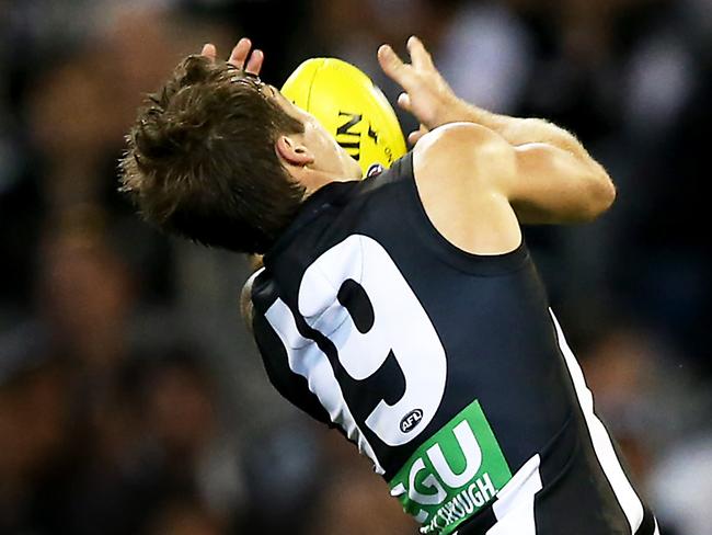 Round 3: Collingwood v Geelong.Picture -Wayne Ludbey.Jamie Elliott marks over Jimmy Bartel.second term.Picture 6.