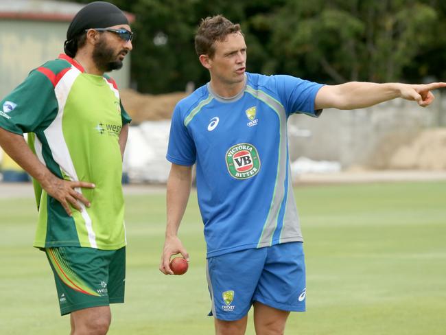 Monty Panasar and Steve O’Keefe talk tactics in Brisbane.