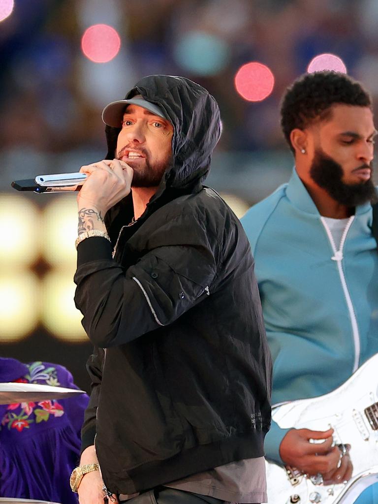 Super Bowl: Snoop Dogg & Dr Dre show 'California Love', Eminem kneels at  hip-hop halftime show - The Economic Times