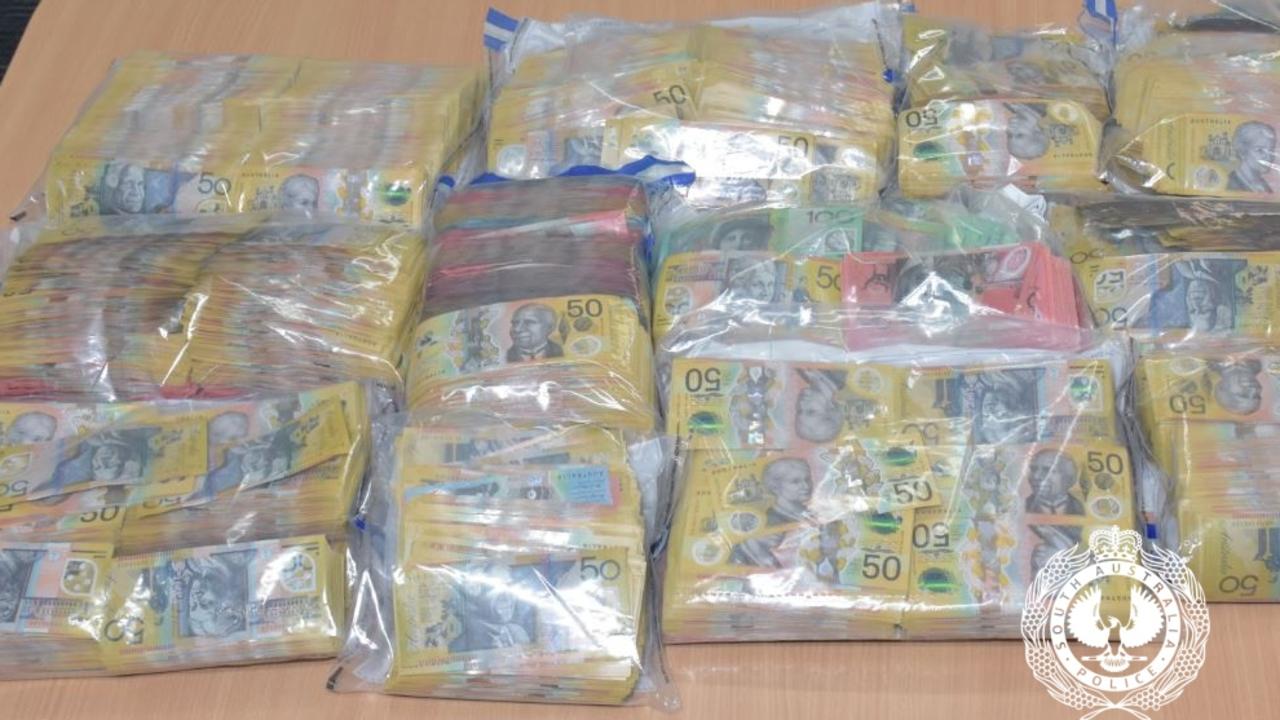 Border stop leads SA Police to $1m in drug cash | The Advertiser