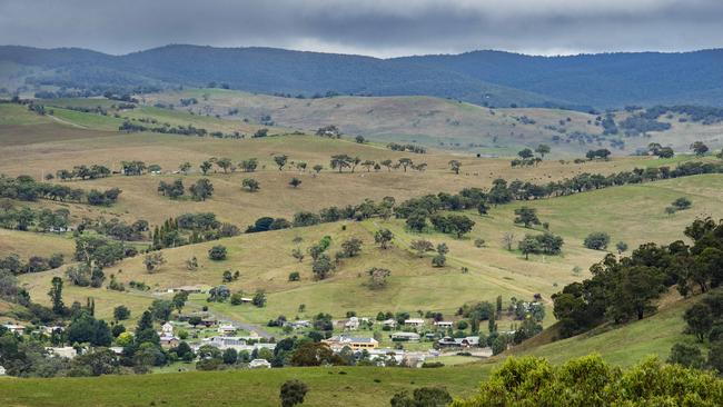 There will be no face-to-face banking service between Bright and Bairnsdale when Bendigo Bank shuts its Omeo agency next year. Picture: Zoe Phillips