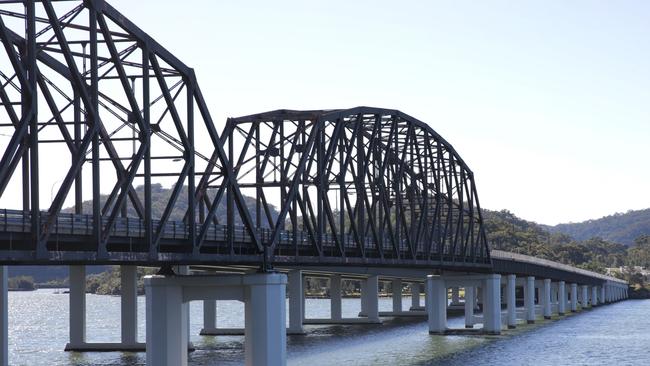 After getting blocked at the Swansea Bridge the man headed south before crossing the Hawkesbury River with police and PolAir in pursuit. Pic: AAP Image/Mark Scott