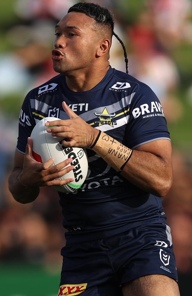 Kulikefu Finefeuiaki runs the ball. (Photo by Jason McCawley/Getty Images)