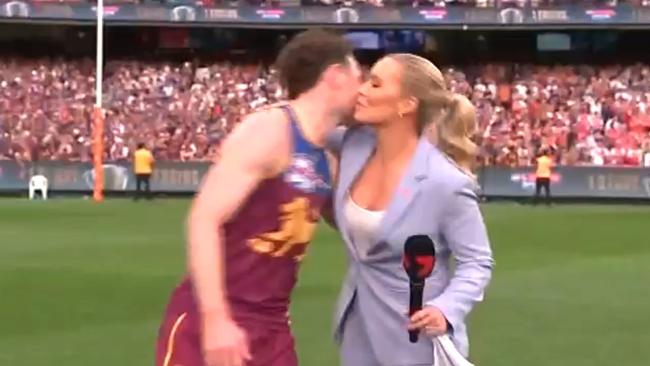 Lachie Neale and Abbey Holmes shared a kiss on the cheek.