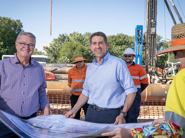 Member for Mundingburra Les Walker with Deputy Premier Cameron Dick at the Bowen Road Bridge which is currently being duplicated.