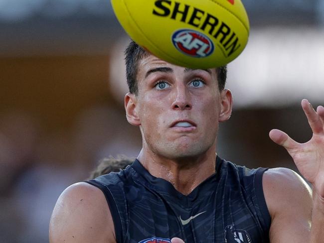 GOLD COAST, AUSTRALIA - FEBRUARY 20: Nick Daicos of the Magpies marks the ball during the 2025 AFL Match Simulation between Brisbane Lions and Collingwood Magpies at People First Stadium on February 20, 2025 in the Gold Coast, Australia. (Photo by Russell Freeman/AFL Photos via Getty Images)