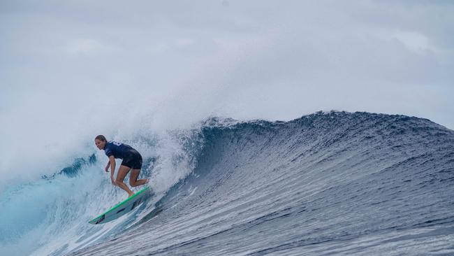 Stephanie Gilmore during her quarter-final at Teahupo'o, Picture: AFP.