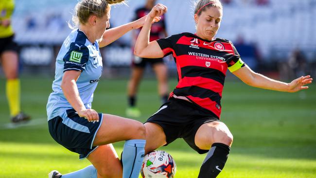 Remy Siemsen (left) competing for Sydney FC against Ellie Brush, who will also be in the sky blue this season.