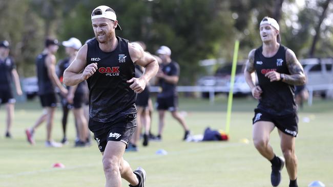 Robbie Gray and Hamish Hartlett pushing themselves at training in Noosa. Picture: Sarah Reed.