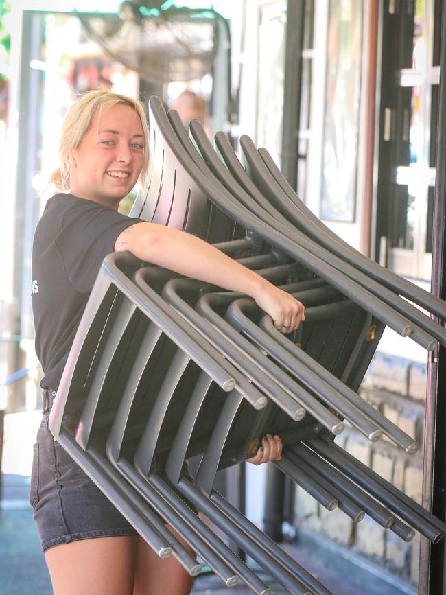 Jess Grimes packs up Shenanigans as the greater Darwin Area goes into a 48 hour lockdown. Picture: Glenn Campbell