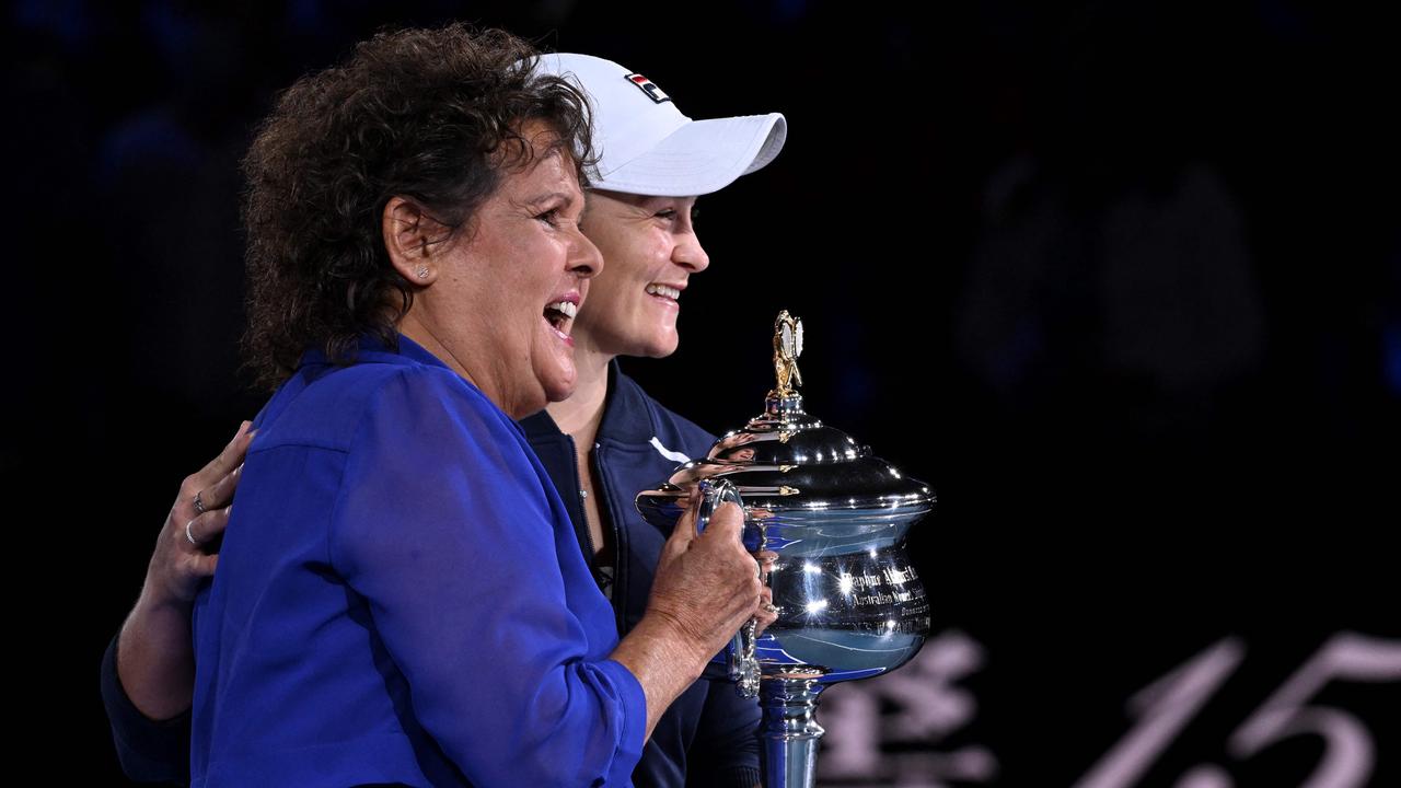 Ash Barty (R) poses with tennis legend Evonne Goolagong Cawley. Picture: Michael Errey/AFP