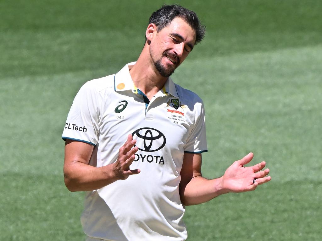 Starc reacts during frustrating day two for Australia against India. Picture: Saeed Khan / AFP