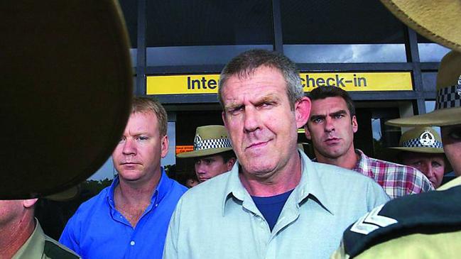 Bradley John Murdoch surrounded by police arrives at Darwin airport from Adelaide in November 2003. Picture: AFP David Hancock