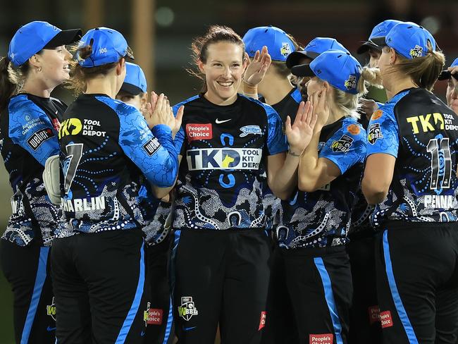 SYDNEY, AUSTRALIA - NOVEMBER 20: Player of the match Megan Schutt of the Strikers (C) celebrates with team mates after winning the Women's Big Bash League match between the Sydney Thunder and the Adelaide Strikers at North Sydney Oval, on November 20, 2022, in Sydney, Australia. (Photo by Mark Evans/Getty Images)