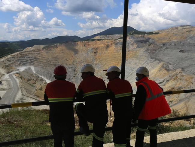 Work at mining sites in the Bowen Basin can be extremely lucrative, facilitate saving and provide countless opportunities and benefits. Photographer: Oliver Bunic/Bloomberg