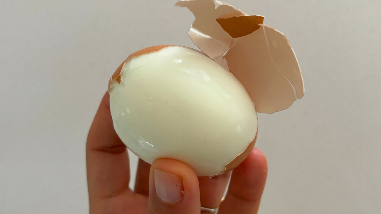 Peel eggs easily