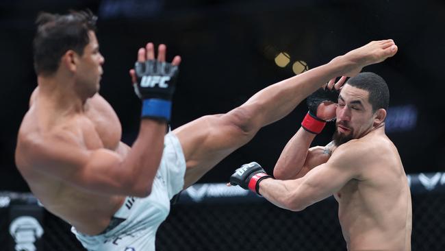 Robert Whittaker gets caught by a perfect kick from Paulo Costa. (Photo by Sean M. Haffey / GETTY IMAGES NORTH AMERICA / Getty Images via AFP)