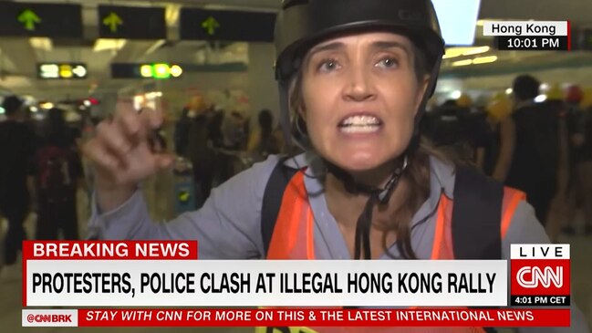 CNN reporter caught in Hong Kong protest