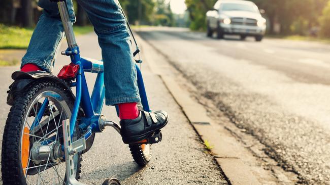 School’s have issued a warning after a man tried to lure a boy into a van in Hampton.