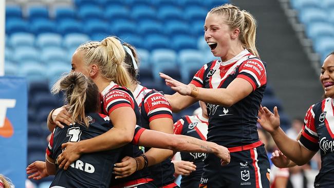 SYDNEY, AUSTRALIA - SEPTEMBER 29: The Roosters celebrates a try scored by Samantha Bremner of the Roosters during the NRLW Semi Final match between Sydney Roosters and Newcastle Knights at Allianz Stadium on September 29, 2024 in Sydney, Australia. (Photo by Jeremy Ng/Getty Images)