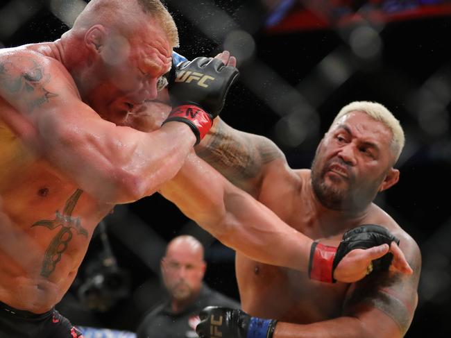 LAS VEGAS, NV - JULY 9: Mark Hunt punches Brock Lesnar during the UFC 200 event at T-Mobile Arena on July 9, 2016 in Las Vegas, Nevada. Rey Del Rio/Getty Images/AFP == FOR NEWSPAPERS, INTERNET, TELCOS & TELEVISION USE ONLY ==