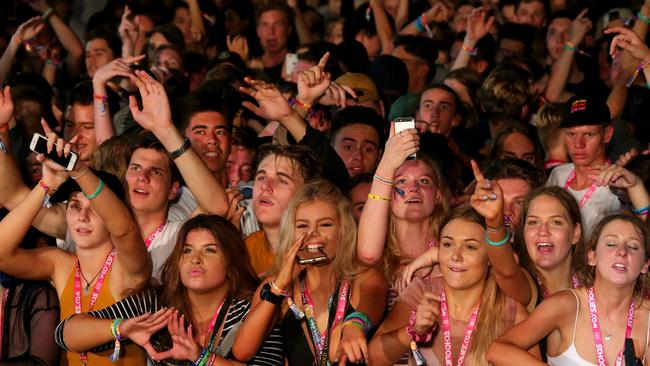 Schoolies 2017: Six Arrested As Rain Cuts Celebrations Short 