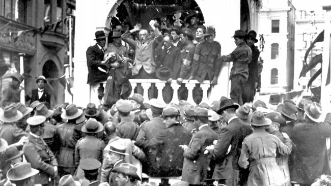 Former Australian Prime Minister Billy Hughes campaigns in Sydney's Martin Place for World War I recruitment. Note the smart hats.