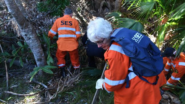 SES volunteers during the search between The Pass and Wategos.