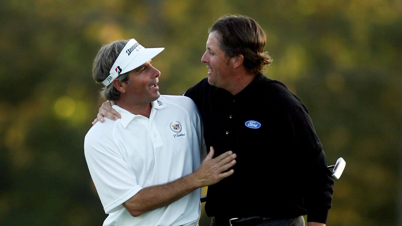 AUGUSTA, GA - APRIL 09: Fred Couples congratulates Phil Mickelson on the 18th green after Mickelson holed out to win the The Masters at the Augusta National Golf Club after the final round on April 9, 2006 in Augusta, Georgia. (Photo by Harry How/Getty Images)