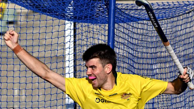 Australia's Davis Atkin (C) celebrates his goal during the men's field hockey match between Australia and the Netherlands in the FIH Hockey Pro League in Sydney on February 6, 2025. (Photo by Saeed KHAN / AFP) / -- IMAGE RESTRICTED TO EDITORIAL USE - STRICTLY NO COMMERCIAL USE --