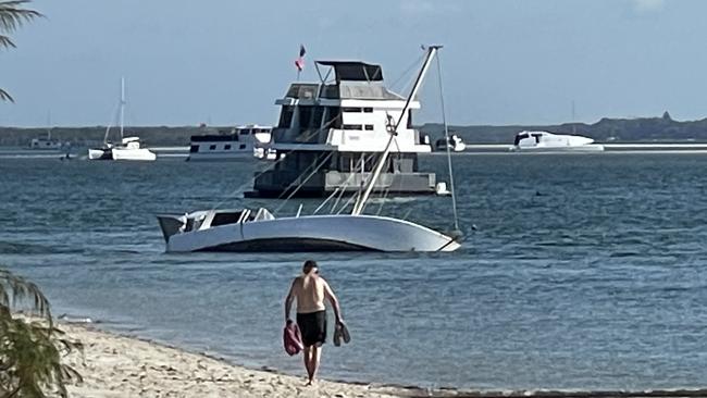 Boat sinks in Broadwater near Labrador.