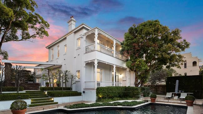 A buyer based in Hong Kong has paid about $17m for the Lavender Bay mansion owned by Rugby Australia chairman Hamish McLennan and his wife Lucinda. 11 King George St, Lavender Bay