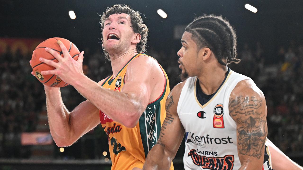 Round 11: Magnay leads Jackies to tough win over Taipans as United embarrass Breakers