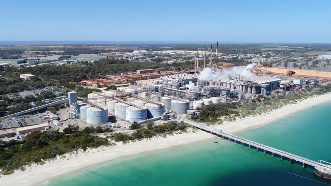 1000 workers and contractors at Alcoa Kwinana alumina refinery in Western Australia are losing their jobs.