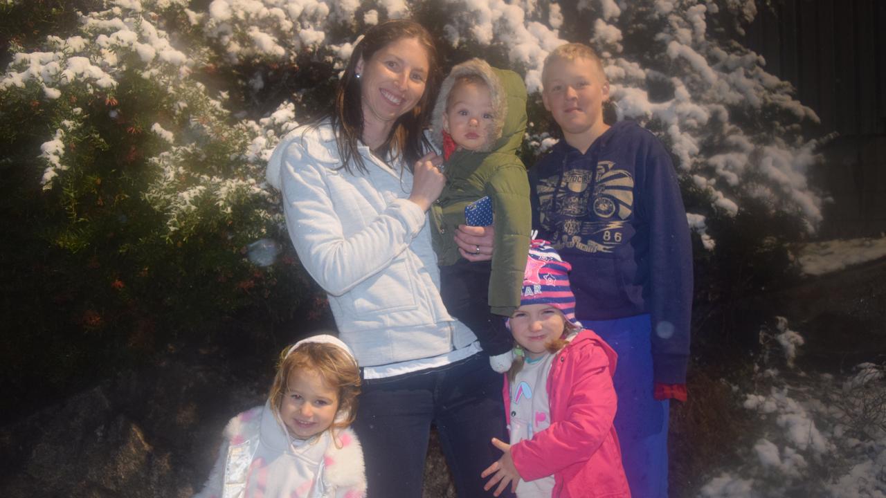 Emily Armstrong, Indie Armstrong, Lily Armstrong, Sunny Armstrong and Matt Parsons came from the Sunshine Coast to see the snow. Photo: Alex Nolan / Stanthorpe Border Post