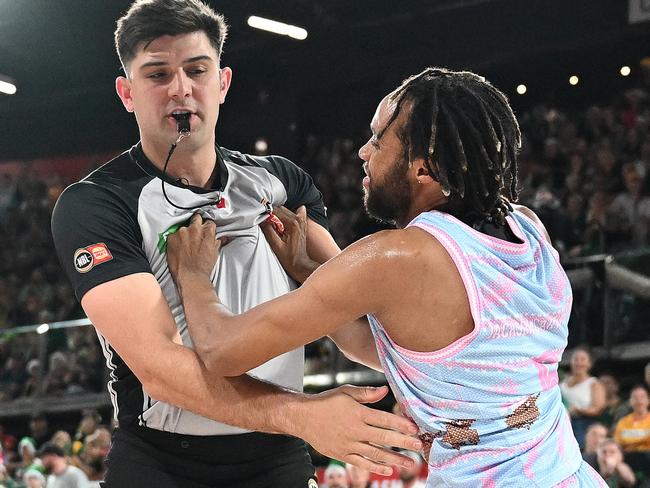 HOBART, AUSTRALIA - DECEMBER 25: Parker Jackson-Cartwright of the Breakers pushes the referee during the round 13 NBL match between Tasmania Jackjumpers and New Zealand Breakers at MyState Bank Arena, on December 25, 2024, in Hobart, Australia. (Photo by Steve Bell/Getty Images)