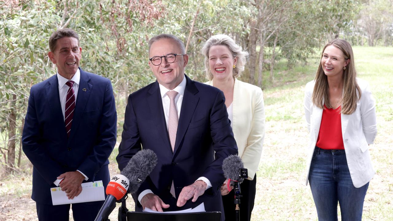 The Prime Minister, Anthony Albanese with the Deputy Premier, Cameron Dick, Treasurer, Jim Chalmers, Minister for Housing, Clare O'Neil and Queensland Minister for Housing, Meaghan Scanlon - Photo Steve Pohlner