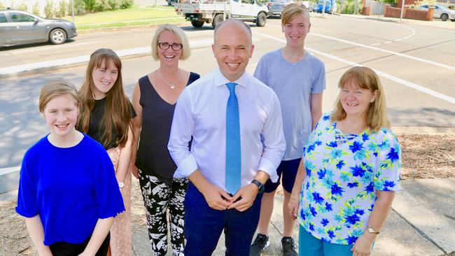 The Esplanade, Thornleigh. Taya, Malia, Kerith Massey, Matt Kean MP, Hugo Massey, and Carolyn Cannings from the Westleigh Progress Association.